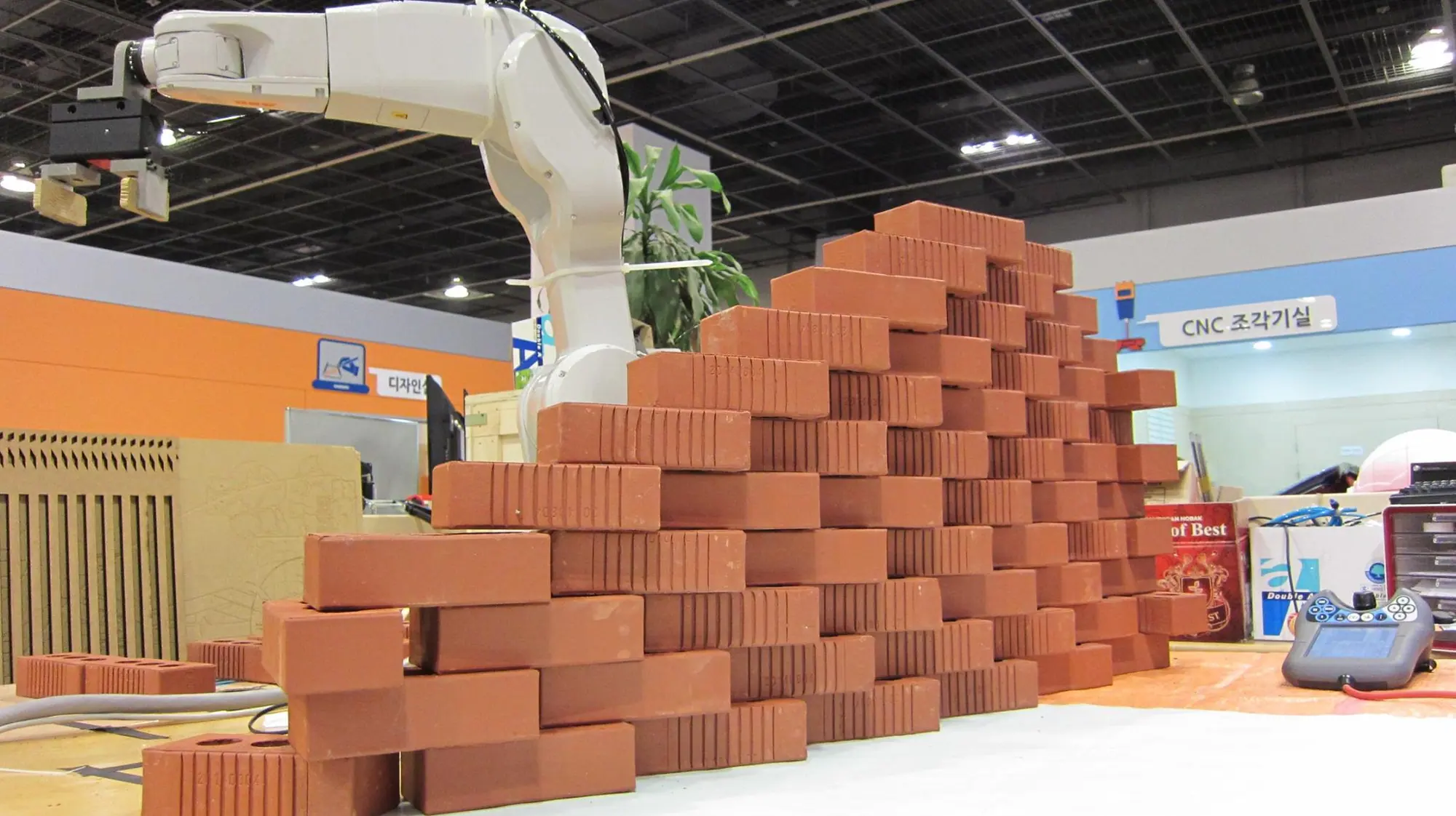 Robot laying bricks at an exhibition