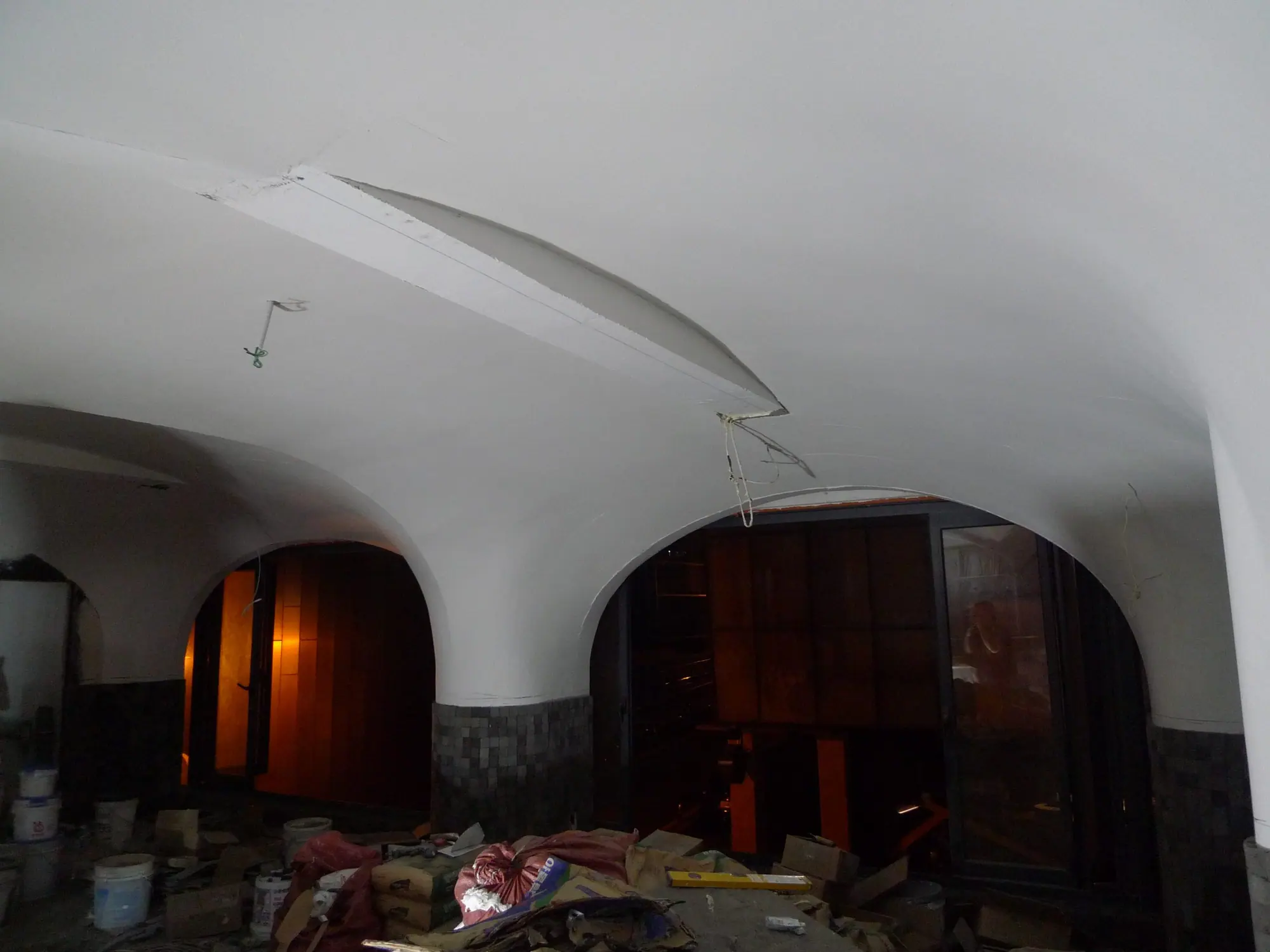 Installing the ceiling structure